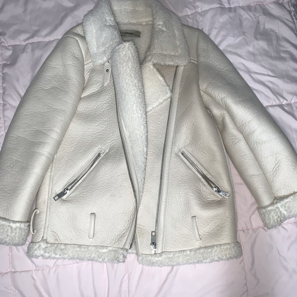 White double faced jacket. - Picture 2 of 2